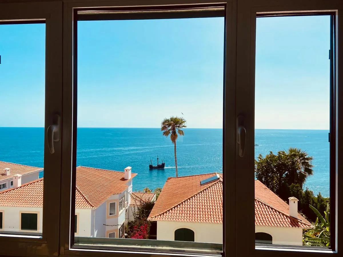 Ocean Cliffs Apartments Sao Martinho